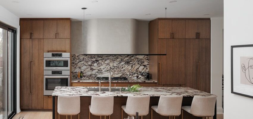 Modern oak kitchen with integrated handles